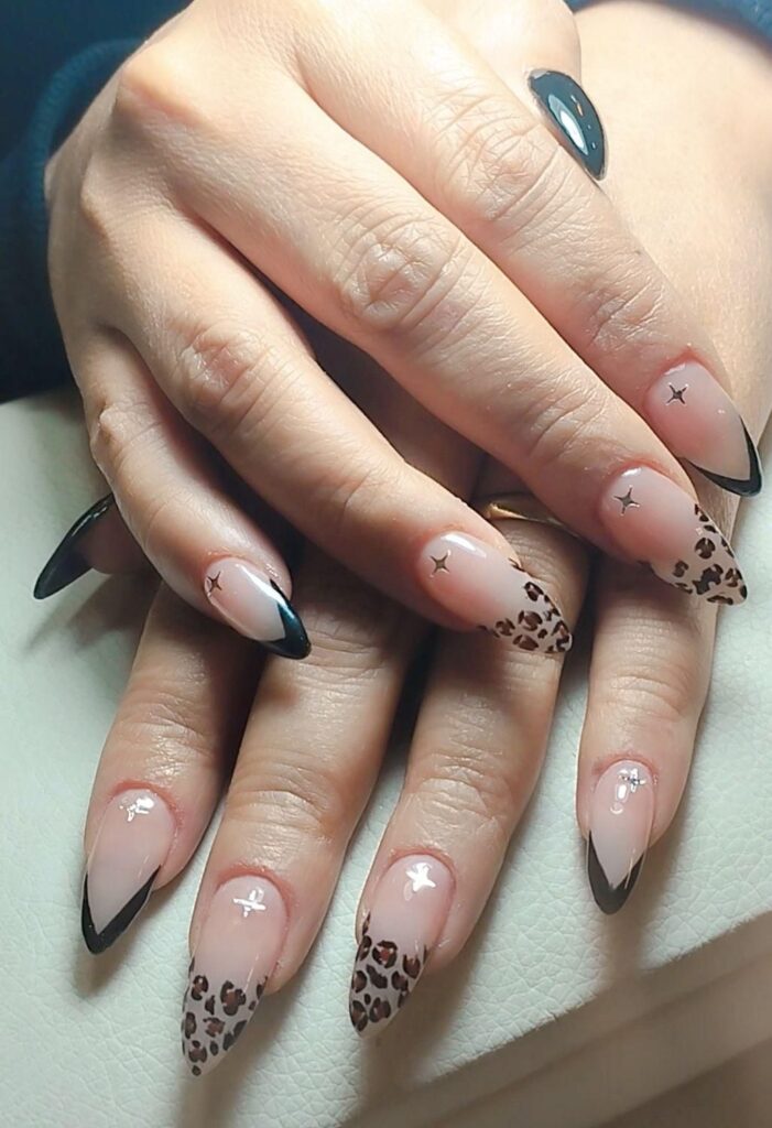 کاشت ناخن وپدیکور کفسابی ۵۰ درصد تخفیف